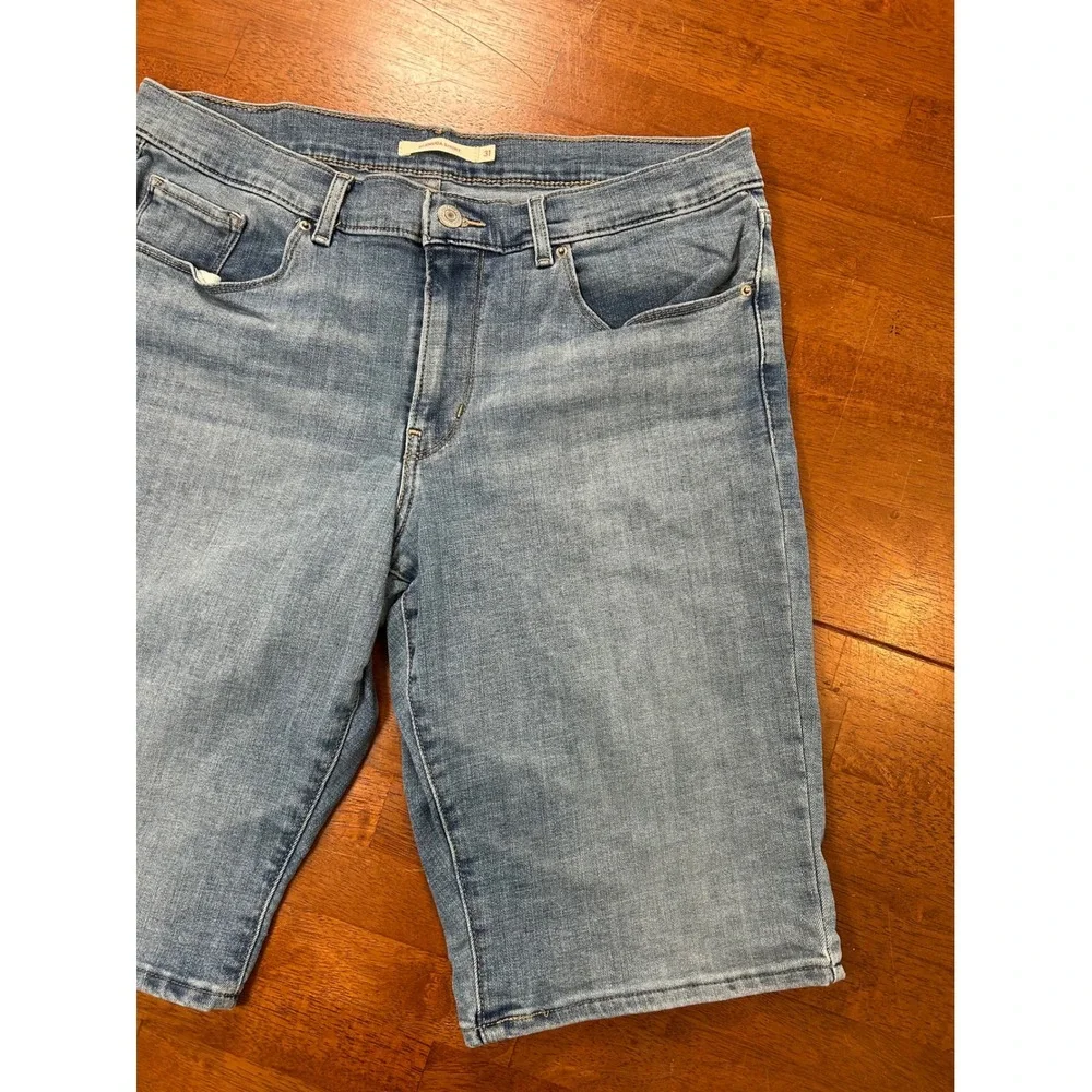 Levi Strauss Bermuda Short Womens Size 31 Blue Denim Stretch Mid Rise Shorts
